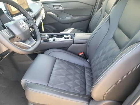 New 2026 Nissan Rogue Platinum w/ Platinum Premium Package AWD/4WD image 11