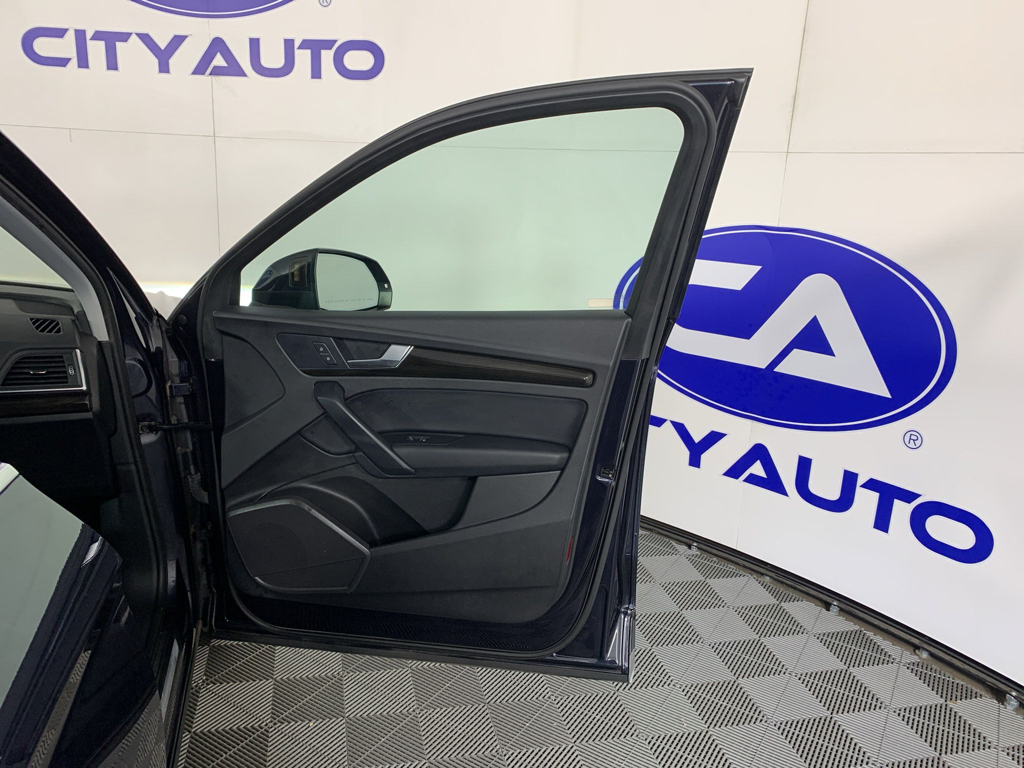 Used 2018 Audi Q5 2.0T Premium Plus w/ Premium Plus Package AWD/4WD image 37