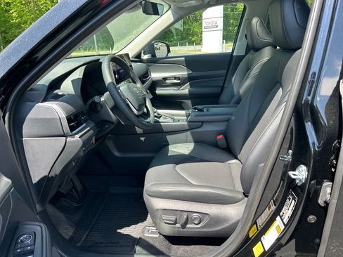 New 2026 Toyota Grand Highlander AWD image 17