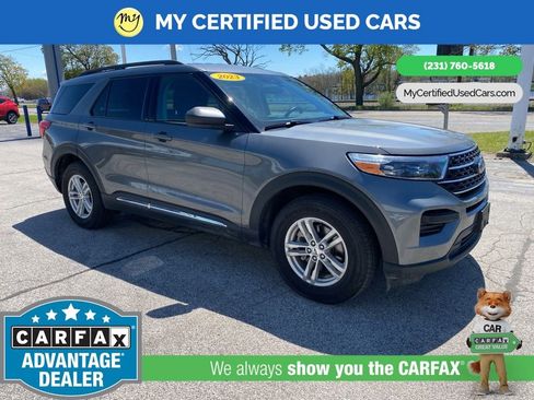 Used 2023 Ford Explorer XLT AWD/4WD image 3