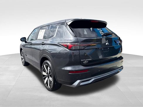Used 2025 Mitsubishi Outlander SE AWD/4WD image 3