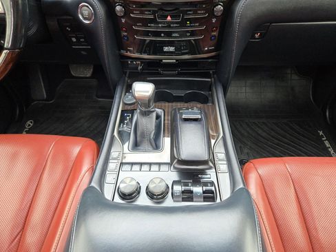 Used 2016 Lexus LX 570 4WD w/ Luxury Package image 19