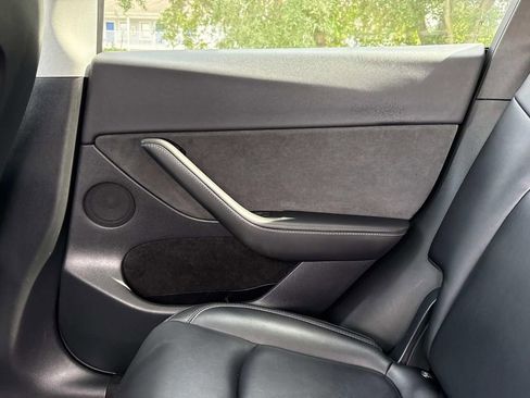 Used 2024 Tesla Model Y Long Range AWD/4WD image 19