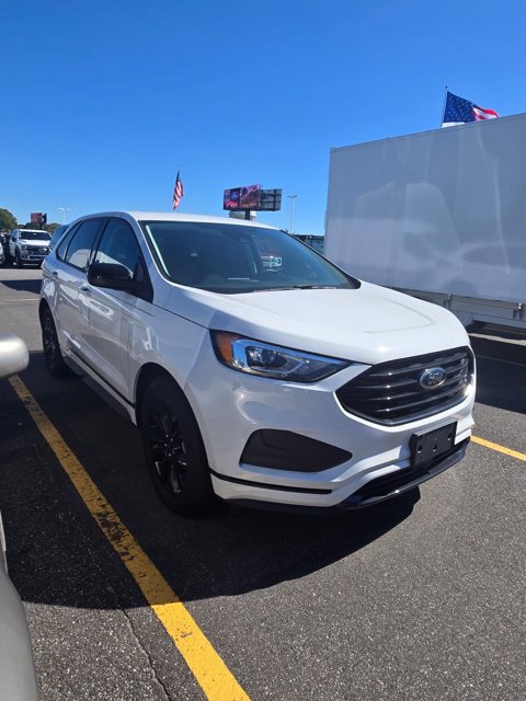 Used 2024 Ford Edge SE w/ Black Appearance Package AWD/4WD image 2