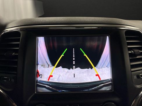 Used 2018 Jeep Grand Cherokee Altitude AWD/4WD image 27