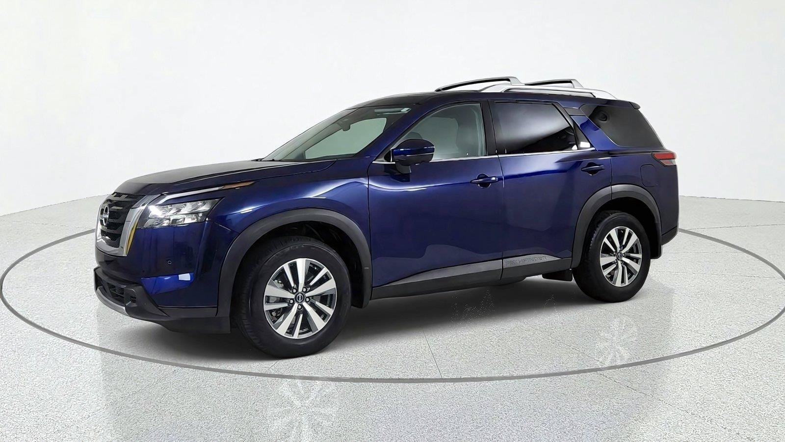 Used 2025 Nissan Pathfinder SL AWD/4WD image 3