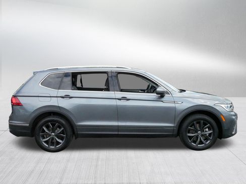 Certified 2023 Volkswagen Tiguan SE w/ Panoramic Sunroof Package AWD/4WD image 8