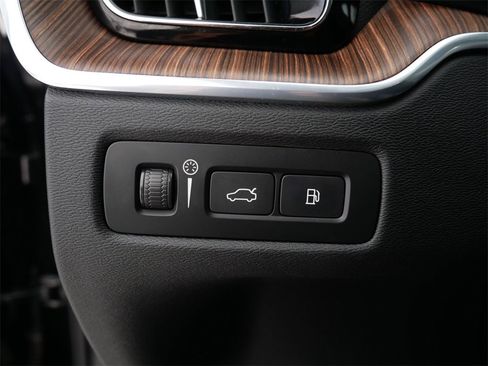 Used 2022 Volvo XC60 T8 Inscription w/ Advanced Package image 16