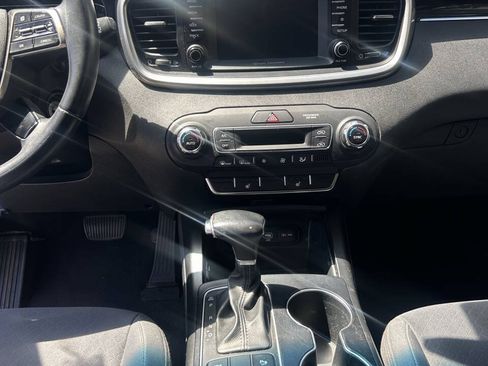 Used 2019 Kia Sorento FWD w/ LX Convenience Package image 4