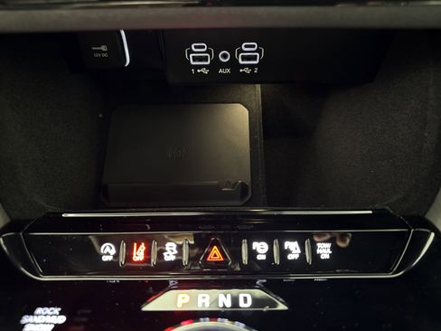 New 2025 Jeep Wagoneer 4x4 w/ Convenience Group I image 28