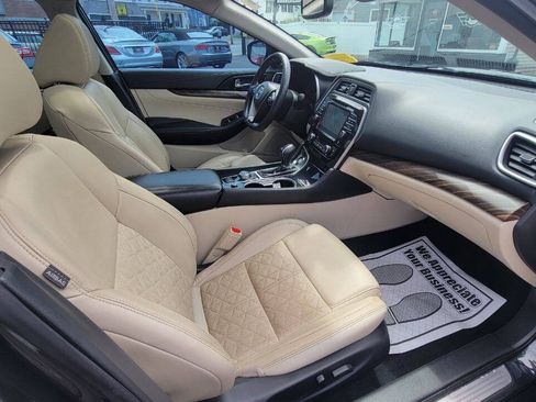 Used 2017 Nissan Maxima Platinum FWD image 19