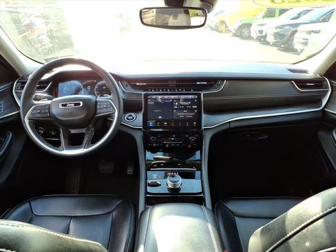 Certified 2023 Jeep Grand Cherokee Limited image 9