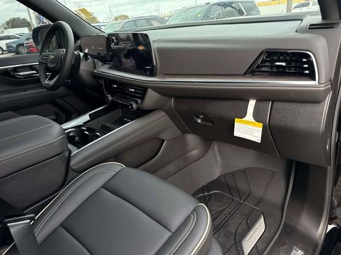 New 2026 Chevrolet Suburban Premier image 13