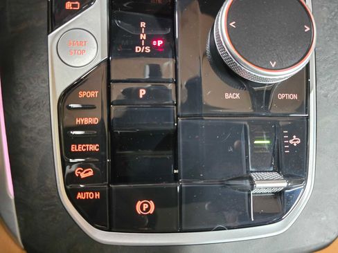 Used 2026 BMW X5 xDrive50e w/ M Sport Package image 36