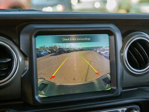 Used 2023 Jeep Gladiator Overland image 16