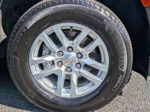 Used 2024 Chevrolet Suburban LT w/ Luxury Package image 11