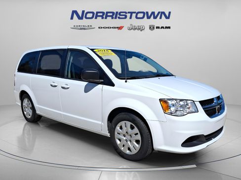 Certified 2018 Dodge Grand Caravan SE w/ UConnect Hands-Free Group FWD image 1