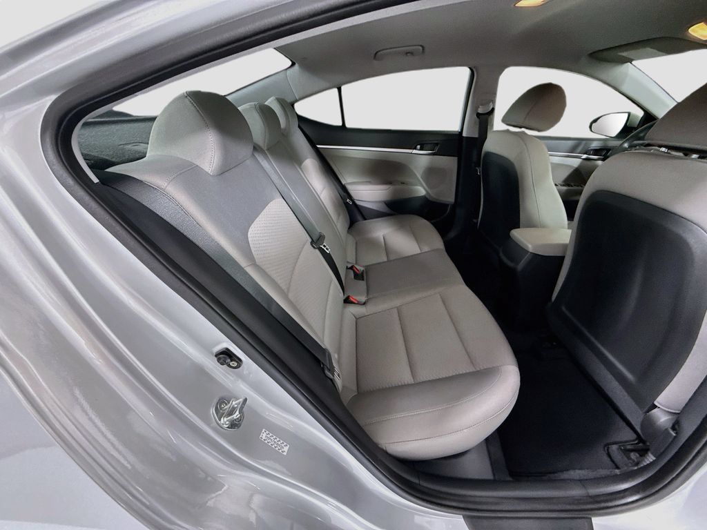 Used 2019 Hyundai Elantra SE FWD image 22