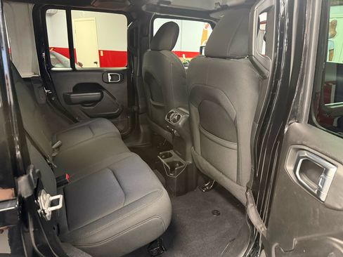 Used 2022 Jeep Wrangler Unlimited Sport image 31