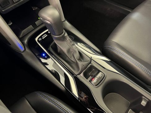 Used 2024 Toyota Corolla Cross XSE image 18