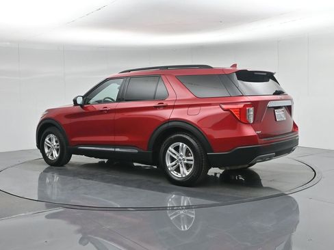Used 2020 Ford Explorer XLT w/ Equipment Group 202A image 7