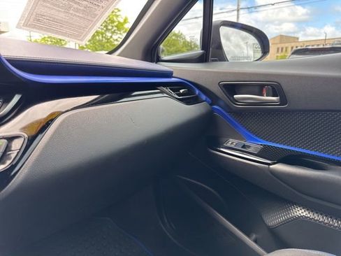 Used 2021 Toyota C-HR XLE FWD image 17