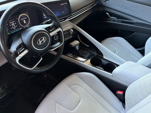 Used 2024 Hyundai Elantra Limited FWD image 10