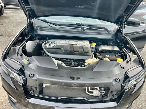 Used 2019 Jeep Cherokee Limited image 27