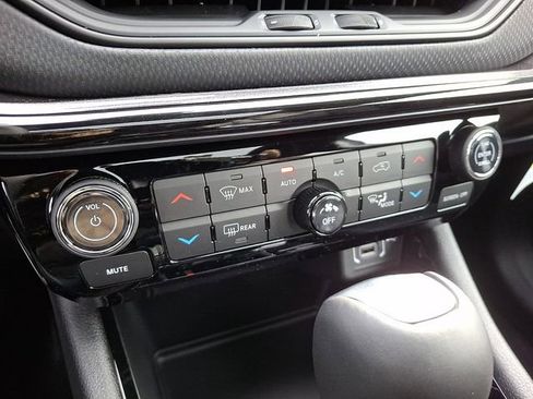 New 2026 Jeep Compass Limited w/ Sun, Sound & Navigation Group image 18