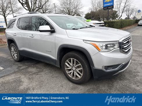 Used 2018 GMC Acadia SLE image 1