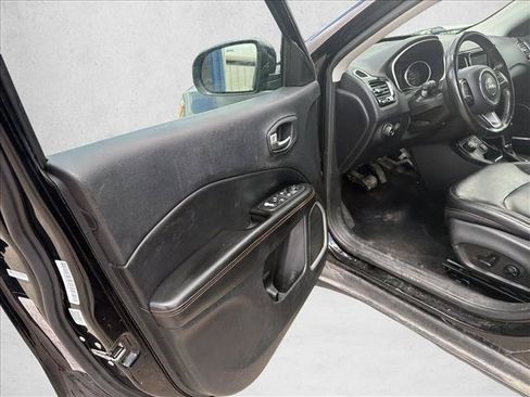 Used 2018 Jeep Compass Limited AWD/4WD image 9