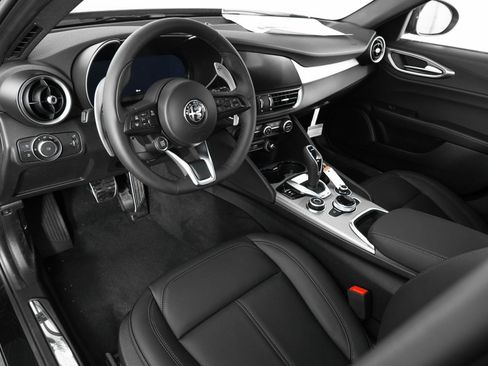 New 2025 Alfa Romeo Giulia w/ Driving Assist Package RWD image 17