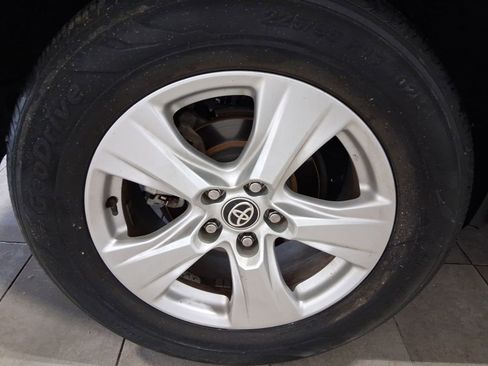 Used 2021 Toyota RAV4 XLE FWD image 13