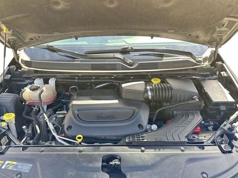 Used 2023 Chrysler Pacifica Touring-L FWD image 17