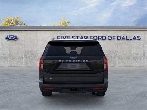 New 2025 Ford Expedition Active image 5