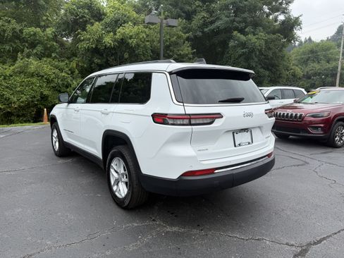 Used 2025 Jeep Grand Cherokee L Laredo w/ Trailer Tow Package AWD/4WD image 4
