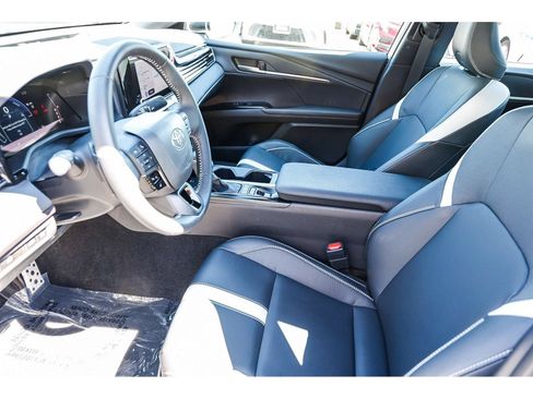 Used 2026 Toyota Camry Hybrid FWD image 19