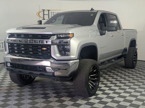 Used 2022 Chevrolet Silverado 2500 LT w/ Convenience Package image 4