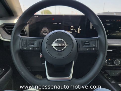 Used 2025 Nissan Kicks SV FWD image 18