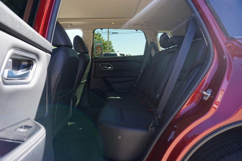 Used 2025 Nissan Rogue Platinum w/ Platinum Premium Package AWD/4WD image 23