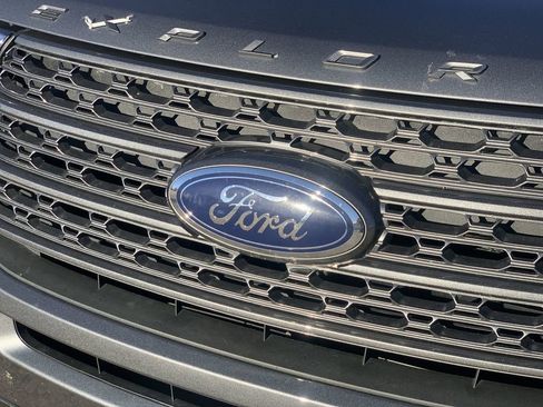 Used 2022 Ford Explorer XLT w/ Equipment Group 202A image 36