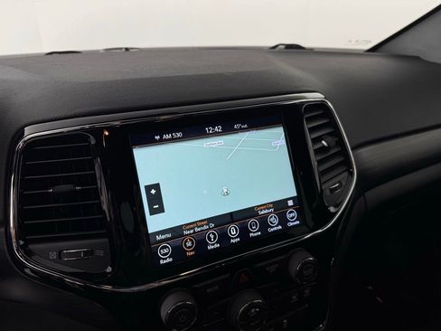 Used 2019 Jeep Grand Cherokee Altitude image 19