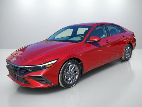 Used 2024 Hyundai Elantra SEL FWD image 5