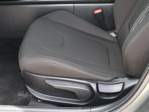 Used 2025 Hyundai Elantra Sport image 16