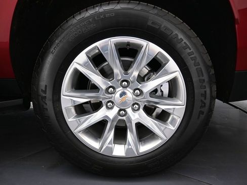 Used 2025 Chevrolet Suburban Premier image 12