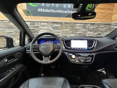 Used 2022 Chrysler Pacifica Touring-L w/ S Appearance Package AWD/4WD image 28