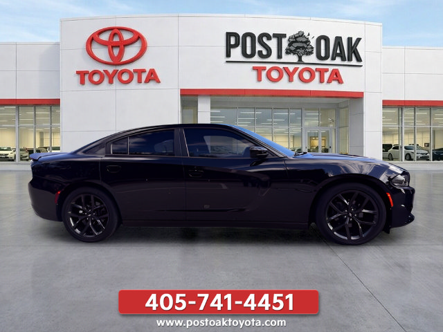 Used 2019 Dodge Charger SXT w/ Blacktop Package RWD image 8