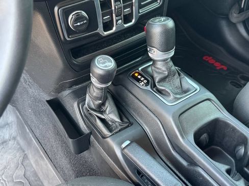 Used 2023 Jeep Wrangler Unlimited Sport AWD/4WD image 26