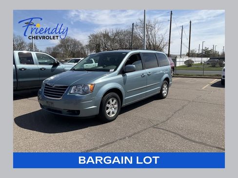 Used 2009 Chrysler Town & Country Touring FWD image 1