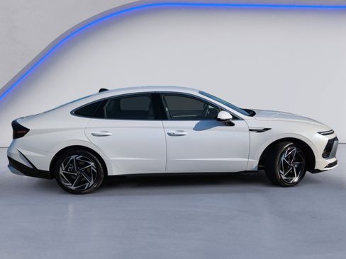 New 2026 Hyundai Sonata SEL FWD image 3